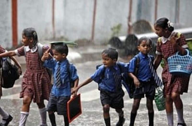 Today is a holiday for various districts due to rains in tamilnadu schools and colleges