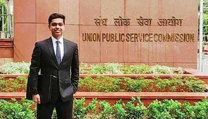 Success Story: लोन लेकर पढ़ाते रहे पिता, पहले अटेम्पट में IAS बनकर सत्यम गांधी ने पैरेंटस के सपने को किया पूरा