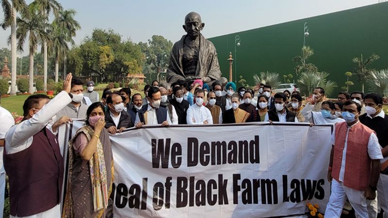 Congress leaders stage protest in Parliament complex over farm laws issue pod