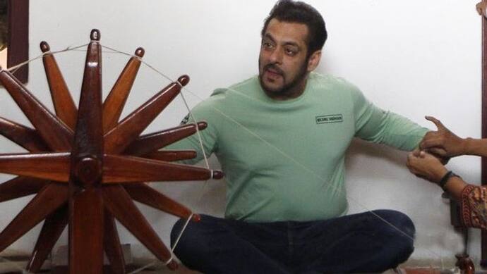 अपनी फिल्म Antim को प्रमोट करने Sabarmati Ashram पहुंचे Salman Khan, चलाया चरखा, लिखा स्पेशल नोट