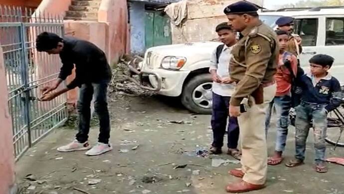 Bihar: शिक्षकों की लेटलतीफी से नाराज बच्चों ने स्कूल में ताला जड़ा, फिर पहुंच गए थाने, गायब मिले सभी 9 टीचर