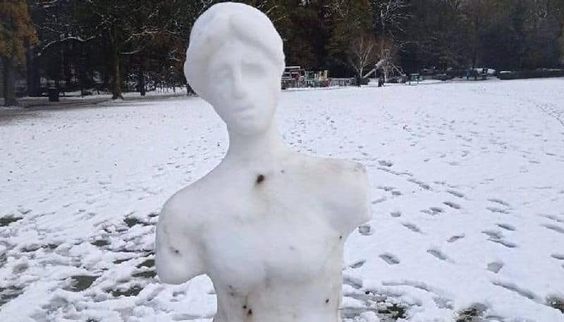 unknown artist recreate Venus de Milo statue in snow