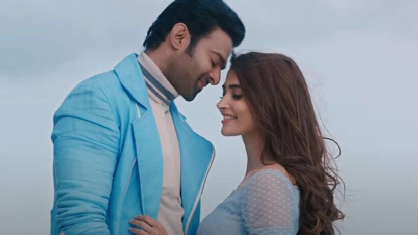 Radhe Shyam Song Out: समुंदर किनारे रोमांटिक और एक दूसरे की बाहों में खोए दिखे Prabhas Pooja Hegde