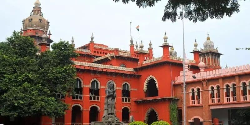 chennai HC has adjourned the verdict in admk office seal removing case without specifying date