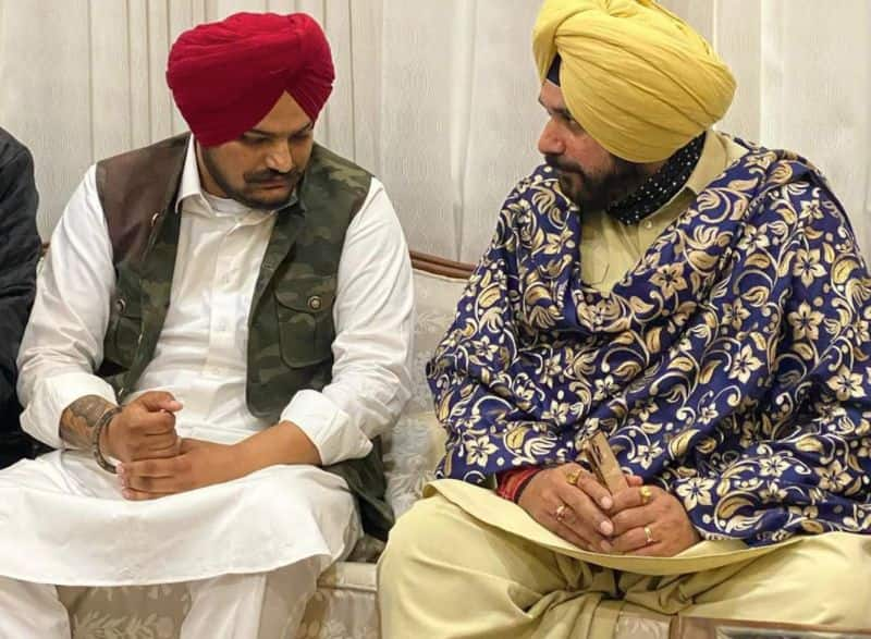 Punjab Election 2022 Punjabi singer Sidhu Moosewala joins Congress ahead of polls gcw