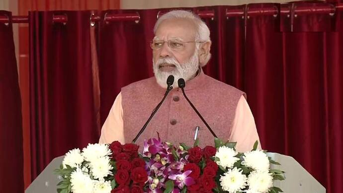 Dehradun: PM Modi का विपक्ष पर हमला, 10 साल घोटाले-घपले हुए, उन्होंने सेना को हतोत्साहित करने की कसम खा रखी थी