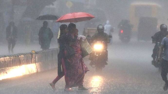 Weather Report: শুক্রবার এই জেলাগুলিতে বাড়বে বৃষ্টির পরিমাণ, সপ্তাহান্তে কমতে পারে রাতের তাপমাত্রা