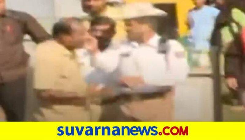 Traffic Police and Bus Conductor Fight in Public Over Parking in Belagavi grg