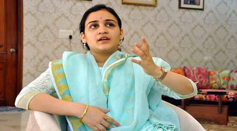 UP Election 2022: Mulayam Singh Yadav's daughter-in-law Aparna Yadav set to join BJP - ADT