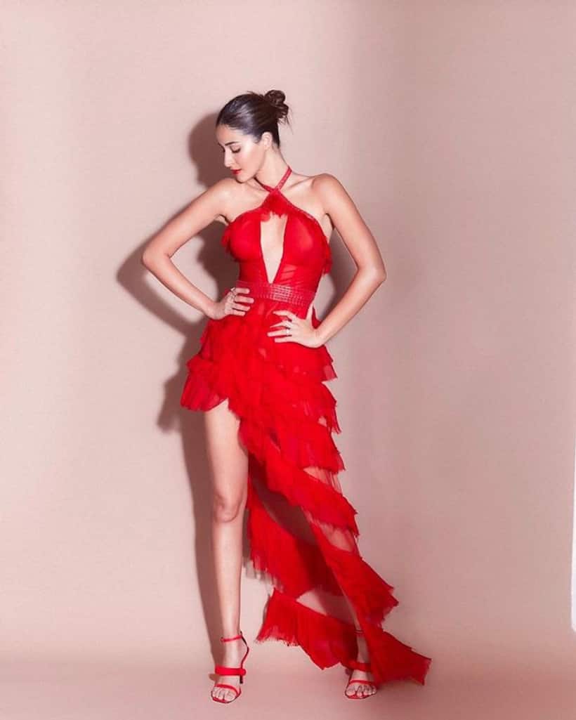 Ananya Panday looks like a bomb in latest photo