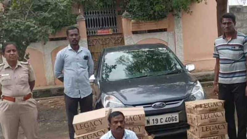 Car Chasing the liquor packets was driven 10 km. Chase away women police in tirupattur