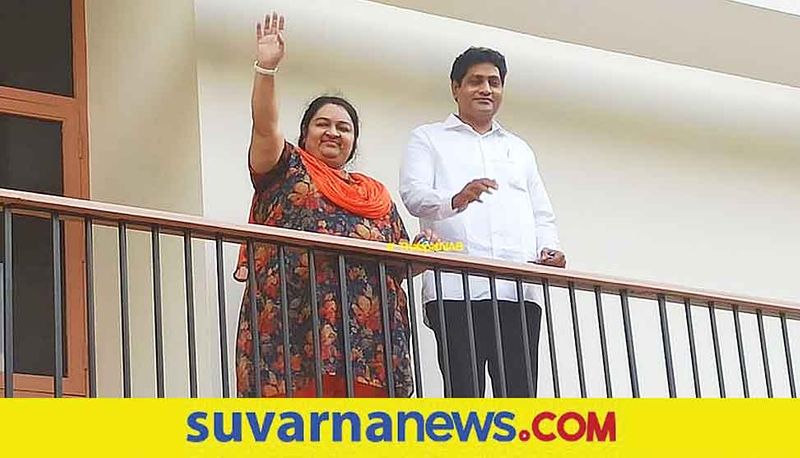 Jayalalithaa niece Deepa Jayakumar takes possession of Poes Garden residence gow