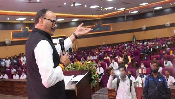 युवाओं से बोले UP कानून मंत्री -राम मंदिर में दिवाली देखनी है या सैफई में कलाकारों के ठुमके