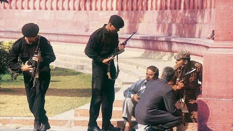 Parliament Security Breach: 22 ఏండ్ల నాటి పార్ల‌మెంట్ భయాన‌క దాడిని గుర్తుచేసేలా.. 
