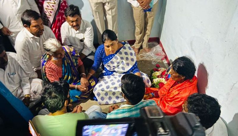 Farmer commits suicide in Siddipet... YSRTP Chief Sharmila Condolences to farmer family