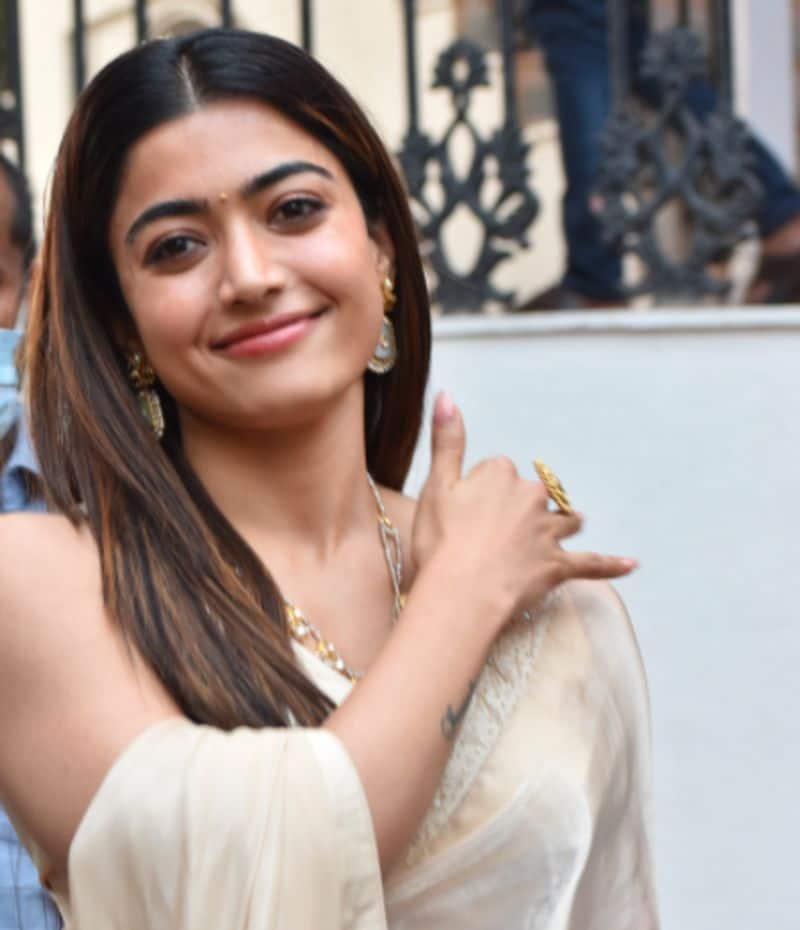 After speaking Telugu cant speak in Kannada says Rashmika mandanna in Pushpa Bangalore press meet dpl