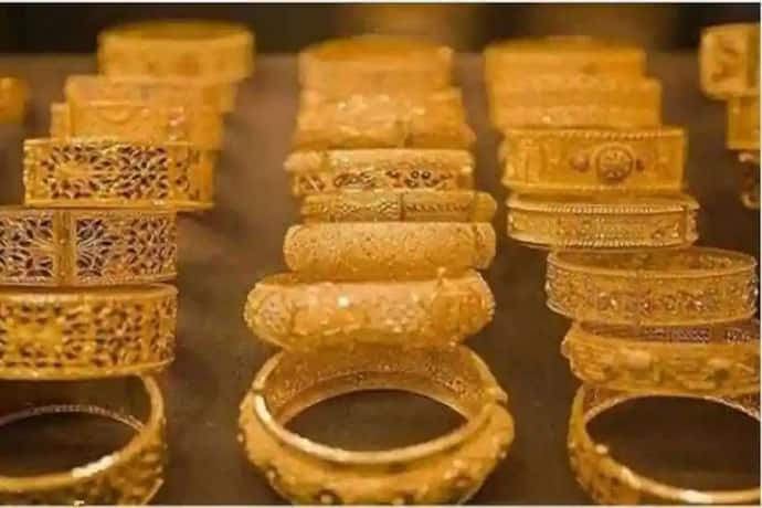 Gold Price Today-বড়দিনের আগেও বড়সড় ছাড় নেই সোনার দামে,উল্টে সামান্য দামি হল সোনালি ধাতু