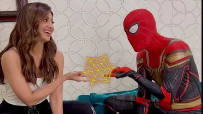 Shilpa Shetty की Spider Man से हुई मुलाकात, मूवी टिकट मांगा तो मिला ये रिएक्शन, Video हुआ वायरल