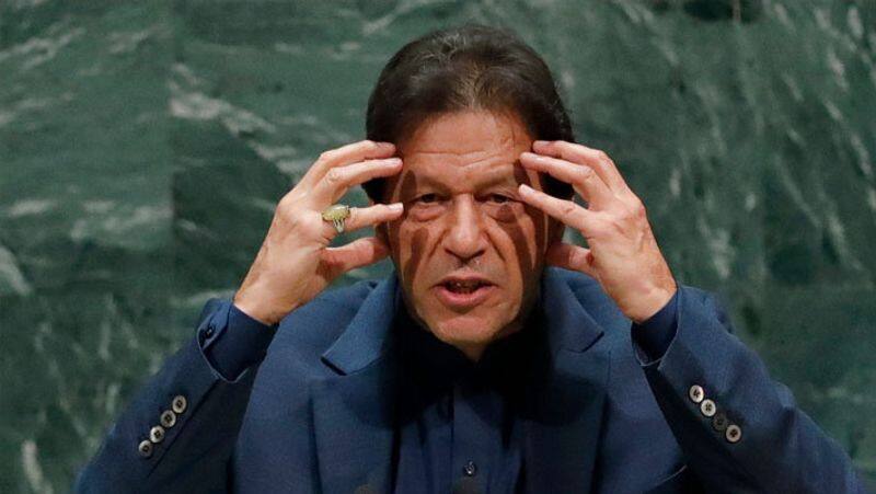 Pakistan PM Imran Khan no-confidence motion Lahore to Islamabad gcw