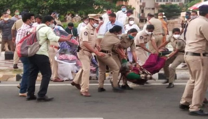 CM Jagan visits Visakhapatnam sudden dharna on convoy route