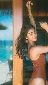 Pooja Hegde Photoshoot: ১ ঘণ্টায় এক লাখ ভিউ, পুজার বিকিনি ফোটোশ্যুটে নেটমহলের ভিড়