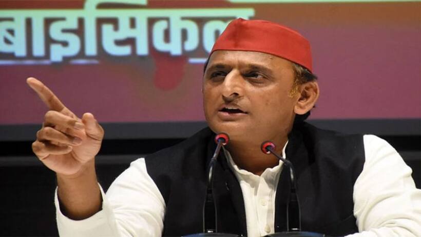 अख‍िलेश का योगी सरकार पर हमला- हमारे फोन टेप कराए जा रहे हैं, मुख्यमंत्री खुद सुनते हैं रिकॉर्डिंग