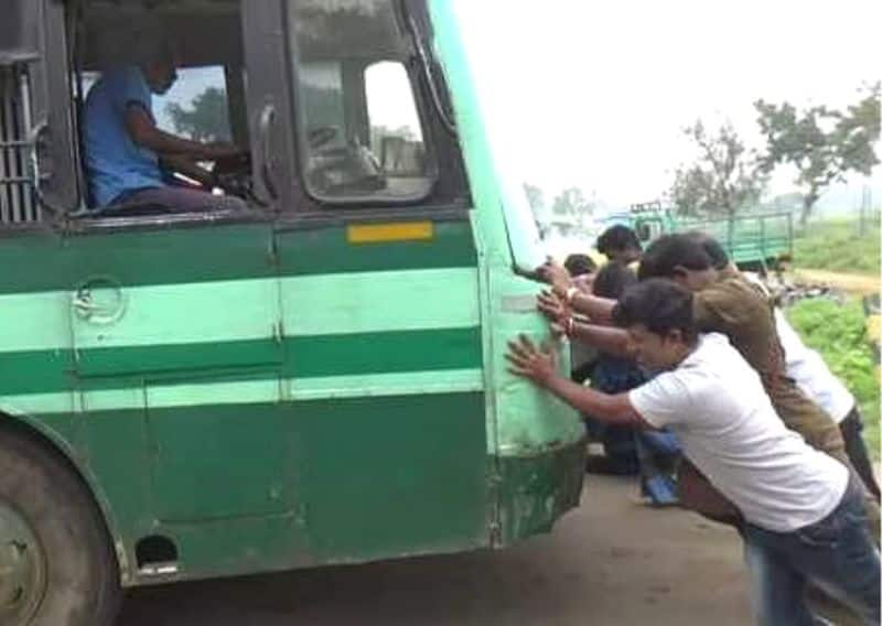 Tn government tnstc bus breakdown at nilgiri and peoples are angry