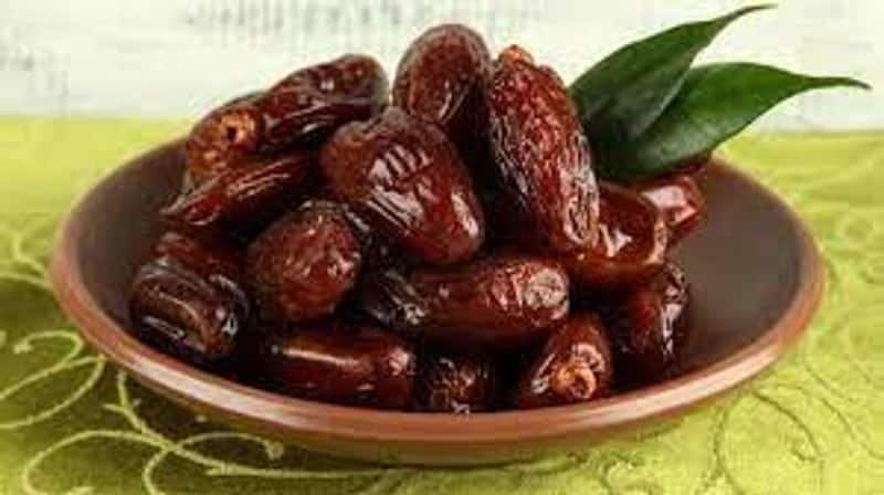 Health benefits of Eating 5 dates in daily to control cholesterol