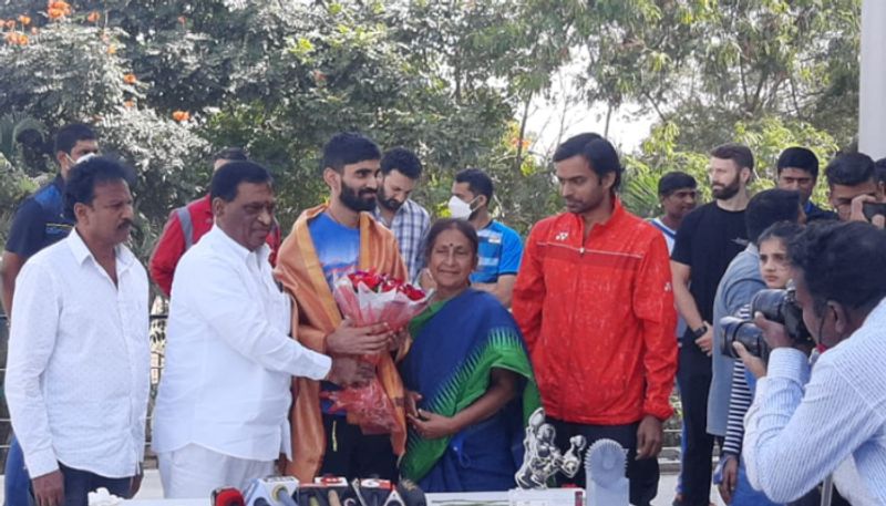 Telangana Sports Authority chairman Allipuram Venkateshwara Reddy Facilitated BWF World championship Silver medalist Kidambi Srikanth