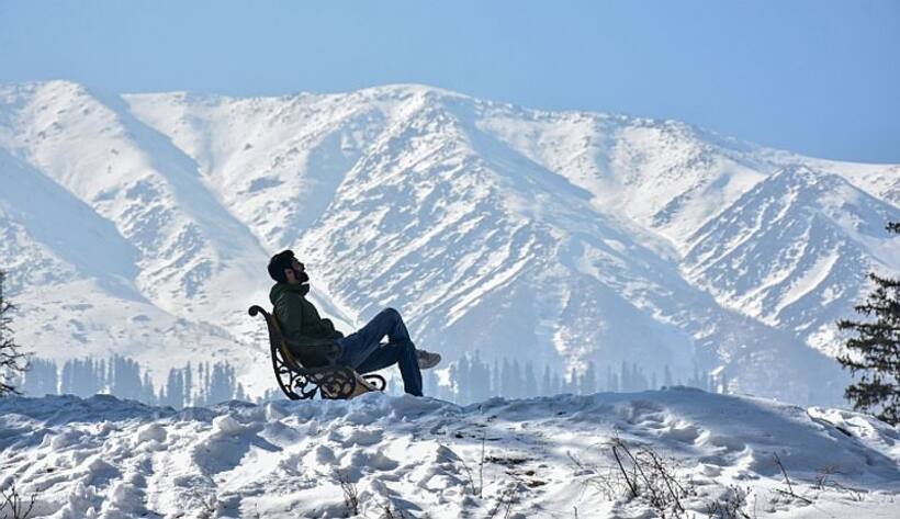 J&K: IMD issues avalanche warning, asks people to take precaution as Valley receives snowfall