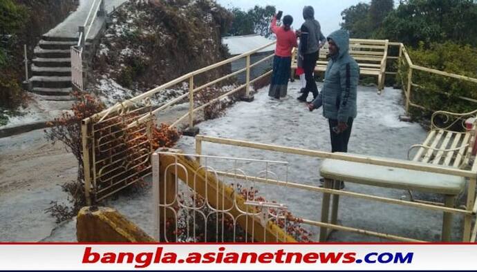 Snowfall in Kalimpong : বড়দিনের আগেই তুষারপাত কালিম্পংয়ে, ছাতা উড়িয়ে আনন্দে ভাসল পাহাড়ি গ্রাম