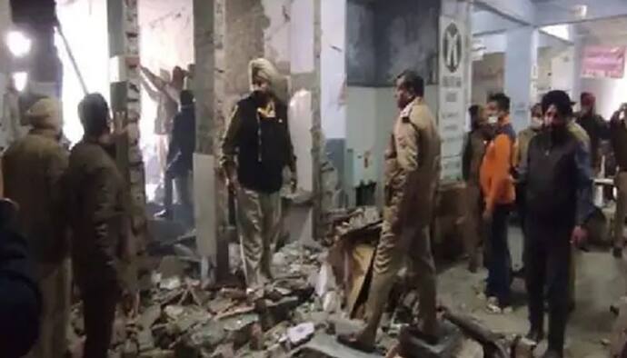 Ludhiana Court Blast:  শৌচাগারে বোমা বাঁধতে গিয়েই কি আইইডি বিস্ফোরণ, লুধিয়ানা কোর্টেকাণ্ডে তদন্ত চলছে