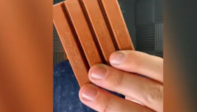 Man uses KitKat Bar to Cut Tomato in viral video