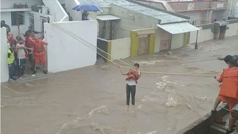 Heavy Flood in South Africa: 259 people killed akb