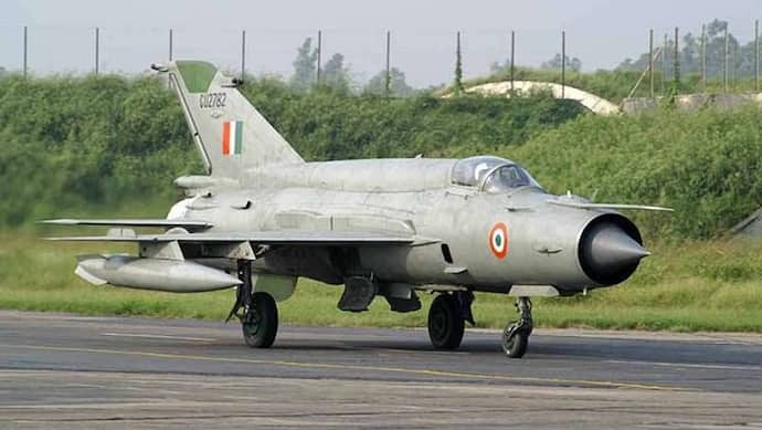 MIG 21 को यूं ही नहीं कहते उड़ता हुआ ताबूत, अब तक ले चुका है 200 से अधिक पायलटों की जान