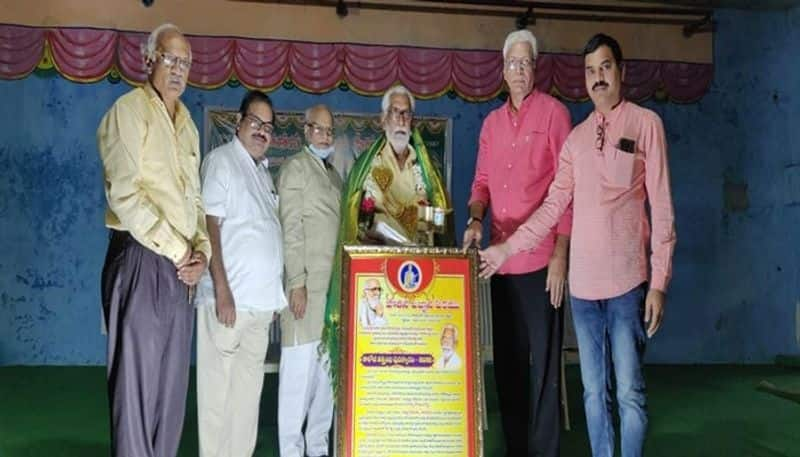 Nagilla Rama Sastry presented Kaloji award