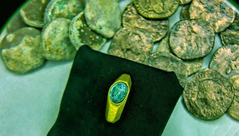 Israeli archaeologists find treasures in ancient shipwrecks