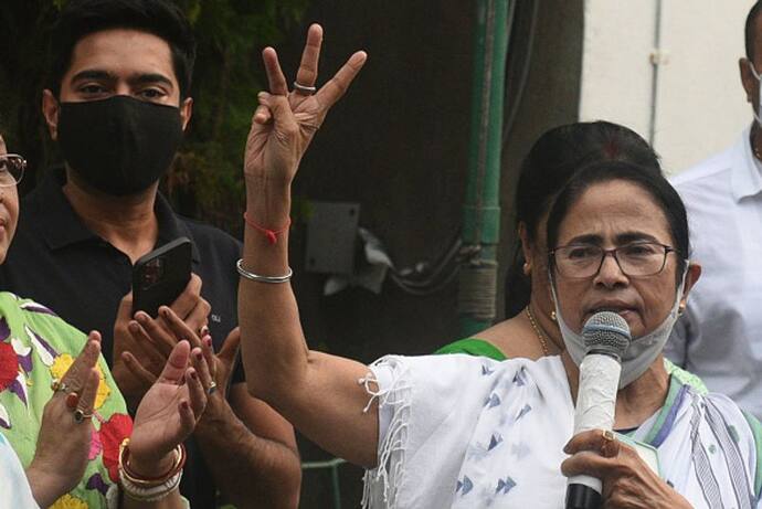 Mamata’s Tweet: নতুন বছরে নতুন প্রতিজ্ঞা, প্রতিষ্ঠা দিবসে বিশেষ শুভেচ্ছা বার্তা মমতা-অভিষেকের