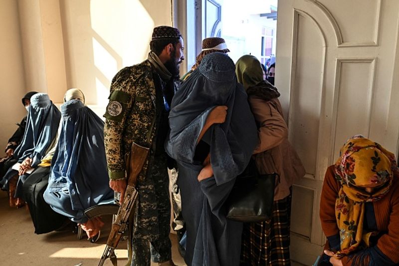  Taliban new laws ban womens voices and faces at public in afghanistan gow