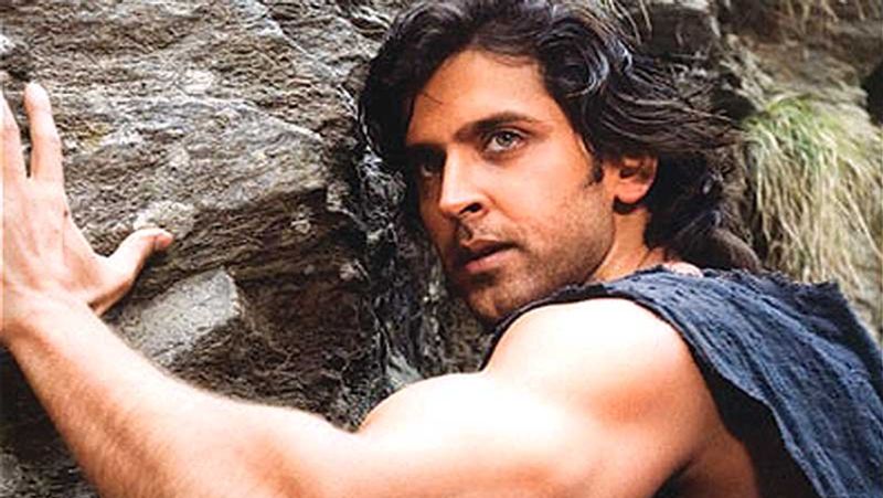 Hrithik Roshan Security Guard Push Delivery Boy Video Viral Users Got Angry