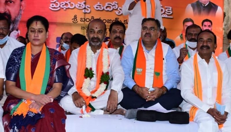 BJP Leader Tarun chugh Fires On KCR Over unemployment