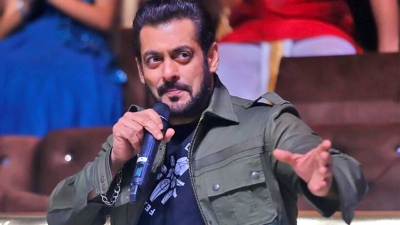 Salman Khan को बर्थडे पर इस शख्स ने दिया सबसे पहला गिफ्ट, भाईजान बोले  उसने मुझे 3 Kiss दिए