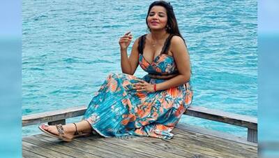 Bikini Bebe Monalisa : সুপারহট ক্লিভেজে লেডি কিলার মোনালিসা, ঝুমা বউদির শরীরী নেশায় বুঁদ ঠাকুরপোরা