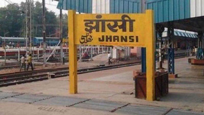 woman gives birth at uttar pradesh jhansi railway station fruit vendor saves the day ash