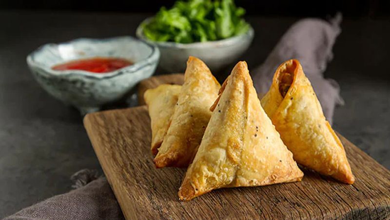 Saudi restaurant shut for preparing samosas in toilets for over 30 years gcw