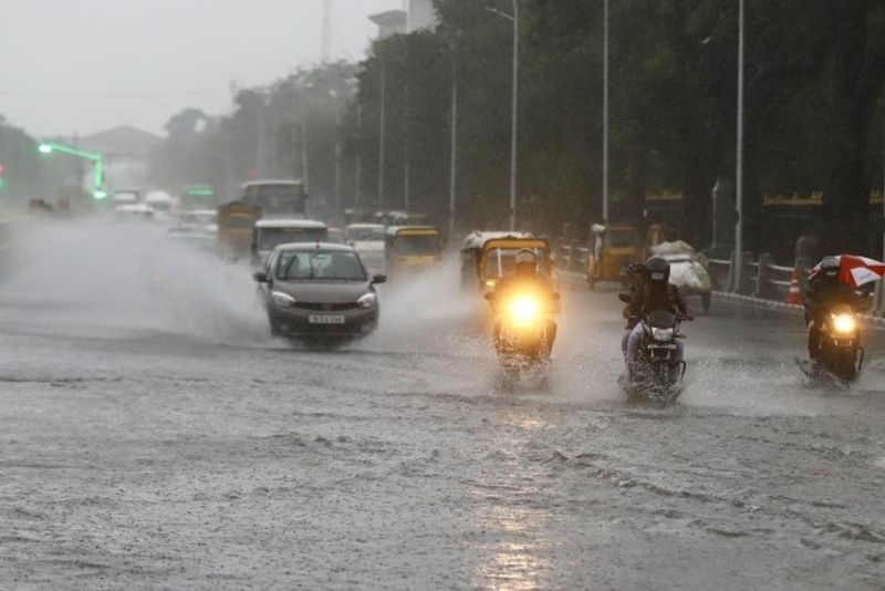 Heavy and continuous rains lash Chennai, IMD issues warning