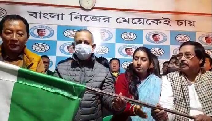 TMC Darjeeling: বিনয় তামাংয়ের হাত ধরে পাহাড়ের শতাধিক কর্মীর তৃণমূলে যোগ