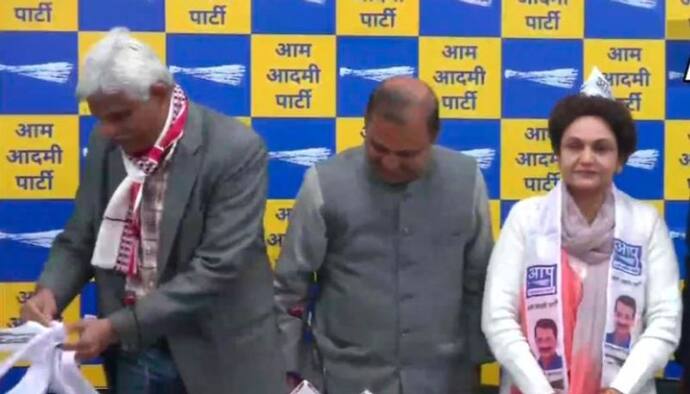 Virender Sehwag Sister Joins AAP: সেওয়াগের বোনের নতুন ইনিংস, যোগ দিলেন আপে