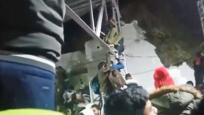 Vaishno Devi Stampede:भीड़ को खदेड़ने पुलिस ने बरसाए डंडे; तो मैं भागकर खंभे पर लटक गया;नहीं हुआ था कोई झगड़ा