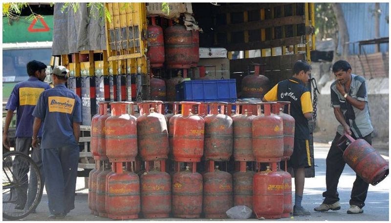 Central government reduced the price of commercial gas cylinders